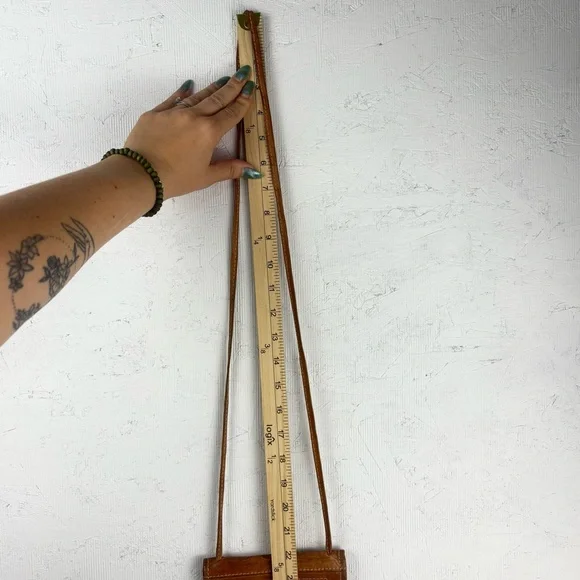 VTG Leaders in Leather Tan Leather Crossbody Bag Built in Wallet - Picture 8 of 16